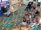 Spotkanie Pszczółek z pracownikami biblioteki 27.04.2023