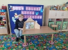 Spotkanie Pszczółek z pracownikami biblioteki 27.04.2023