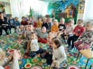 Spotkanie Pszczółek z pracownikami biblioteki 27.04.2023