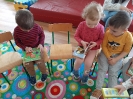 Spotkanie Pszczółek z pracownikami biblioteki 27.04.2023