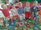 Spotkanie Pszczółek z pracownikami biblioteki 27.04.2023