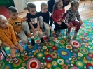 Spotkanie Pszczółek z pracownikami biblioteki 27.04.2023