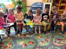 Spotkanie Smerfów  z pracownikami Biblioteki - 27.04.2023r.
