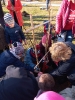 Starszaki sadzą drzewka w SP nr 1 -  15.11.2022