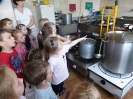 Tygryski poznają zawód kucharka -  30.05.2023r.