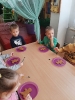 Świąteczne zdobienie pierniczków w grupie pszczółek. 20.12.2022