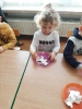 Świąteczne zdobienie pierniczków w grupie pszczółek. 20.12.2022