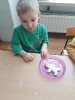 Świąteczne zdobienie pierniczków w grupie pszczółek. 20.12.2022