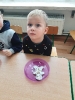 Świąteczne zdobienie pierniczków w grupie pszczółek. 20.12.2022