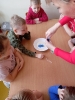 Zabawy badawcze w Żabkach -17.03.2023r.