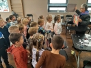 Delfinki na warsztatach z twórcami ludowymi w SOK Kuźnica 22.10.2024