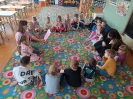 Delfinki szukają wielkanocnych niespodzianek 15.04.2025