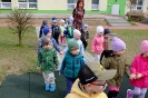 Poszukiwanie wielkanocnych niespodzianek u Pszczółek 16.04.2025r.