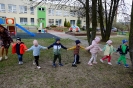 Poszukiwanie wielkanocnych niespodzianek u Pszczółek 16.04.2025r.