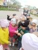 Skrzaty i Delfinki poznają pracę strażaka- 09.05.2025 r.