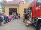 Skrzaty i Delfinki poznają pracę strażaka- 09.05.2025 r.