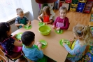 Skrzaty robią koktajl bananowy 11.10.2024r.