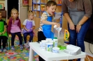Skrzaty robią koktajl bananowy 11.10.2024r.