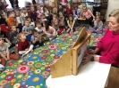 Spotkanie czytelnicze z pracownikami Biblioteki. Skrzaty i Delfinki 09.12.2024